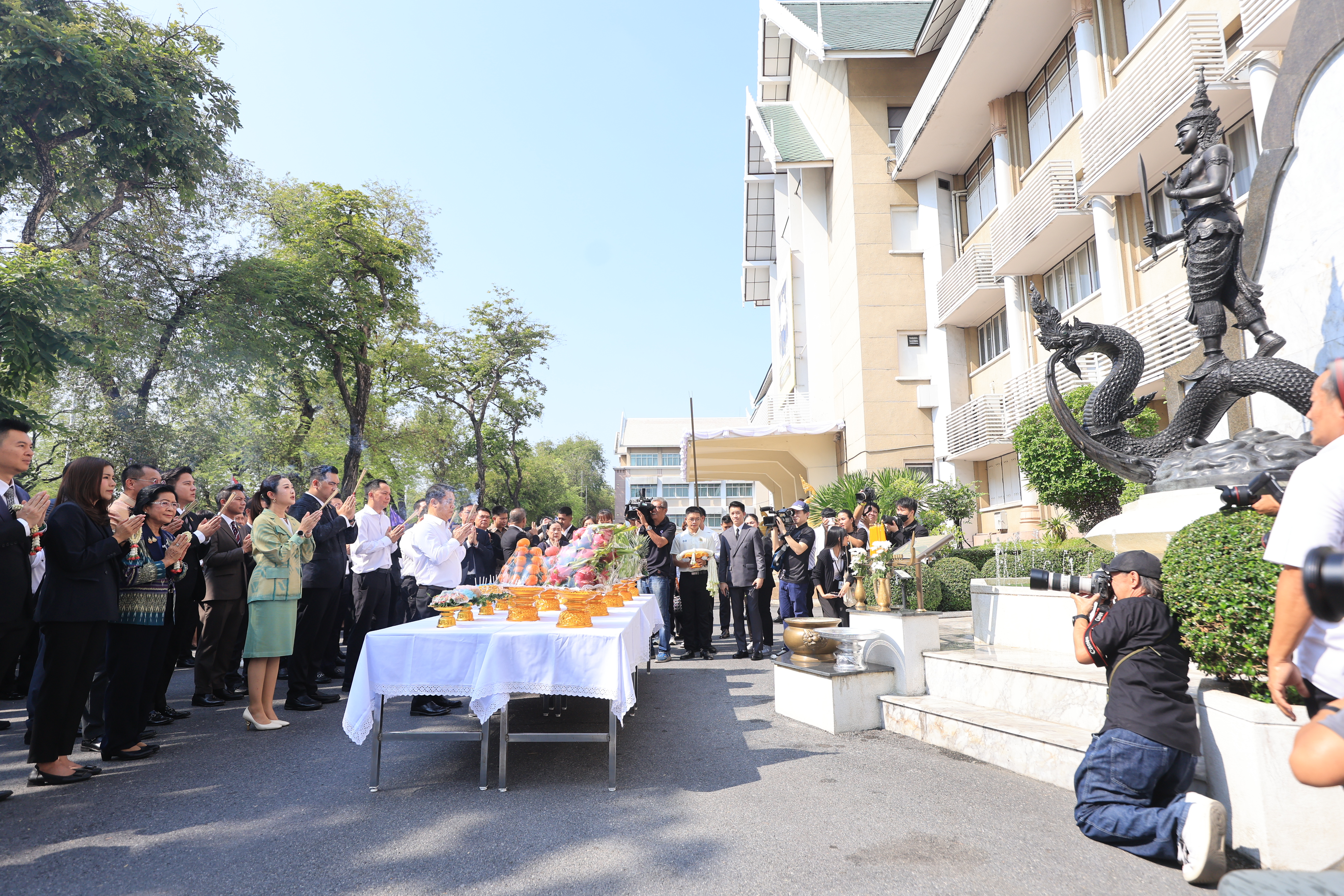 title - คณะผู้บริหาร ส.ป.ก. ร่วมพิธีสักการะสิ่งศักดิ์สิทธิ์ประจำกระทรวงเกษตรและสหกรณ์ ในโอกาสเข้ารับตำแหน่งของรัฐมนตรีว่าการกระทรวงเกษตรและสหกรณ์ และรัฐมนตรีช่วยว่าการกระทรวงเกษตรและสหกรณ์ 